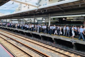 出張の時に新幹線が台風で運行停止になった時にやるべきこと
