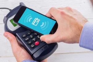 楽天ペイで楽天ポイントがいくら貯まる?楽天カード併用で還元率は?【毎日更新202】